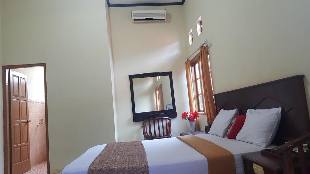 Putri Duyung Guest House Karangpandan Eksteriør billede