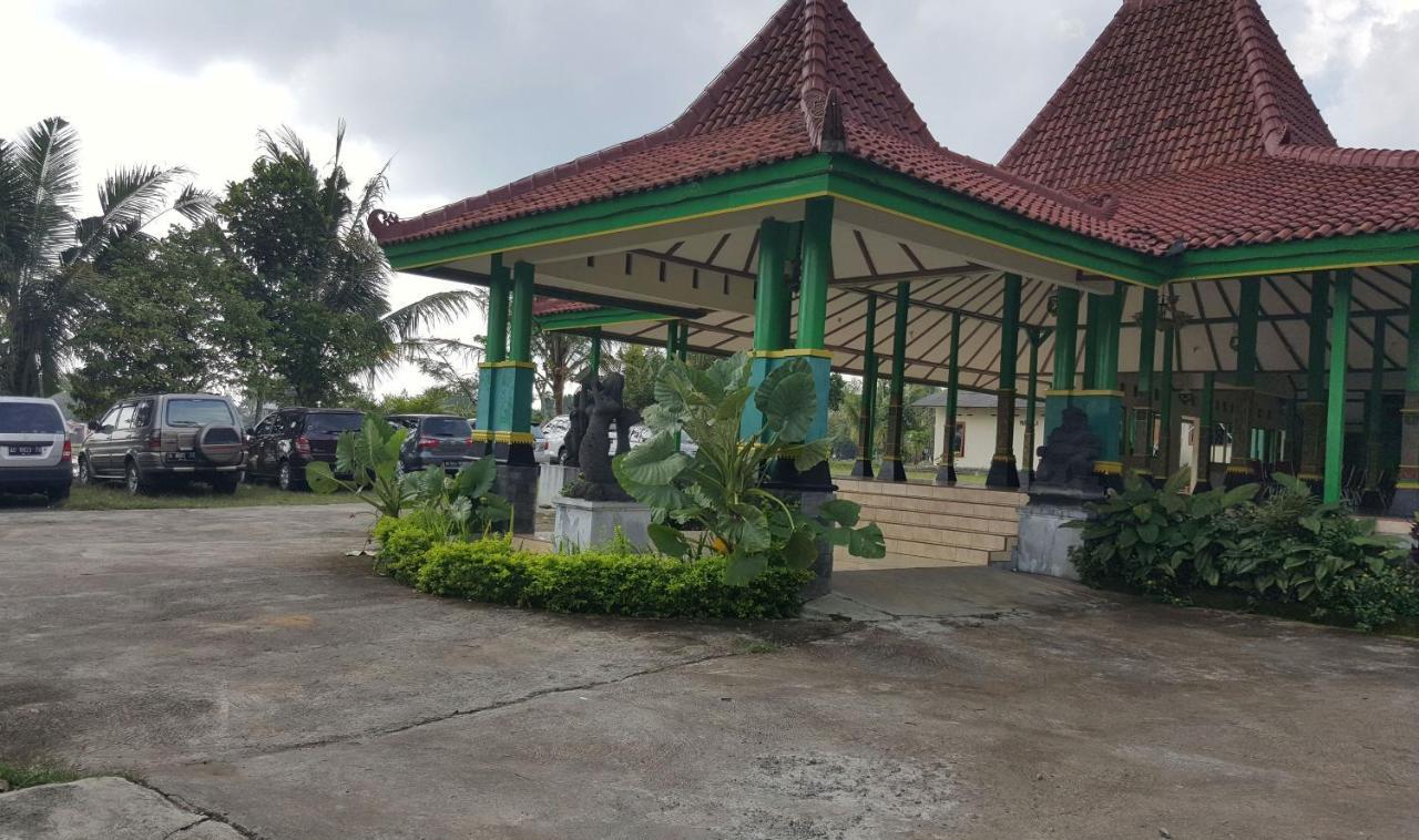 Putri Duyung Guest House Karangpandan Eksteriør billede